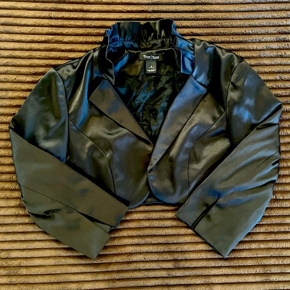 White House Black Market Cropped Jacket lined ruffle neck small - Picture 1 of 7